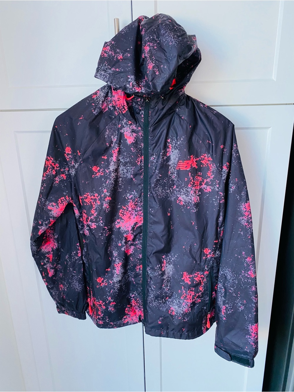 New balance women’s medium abstract windbreaker zip up jacket